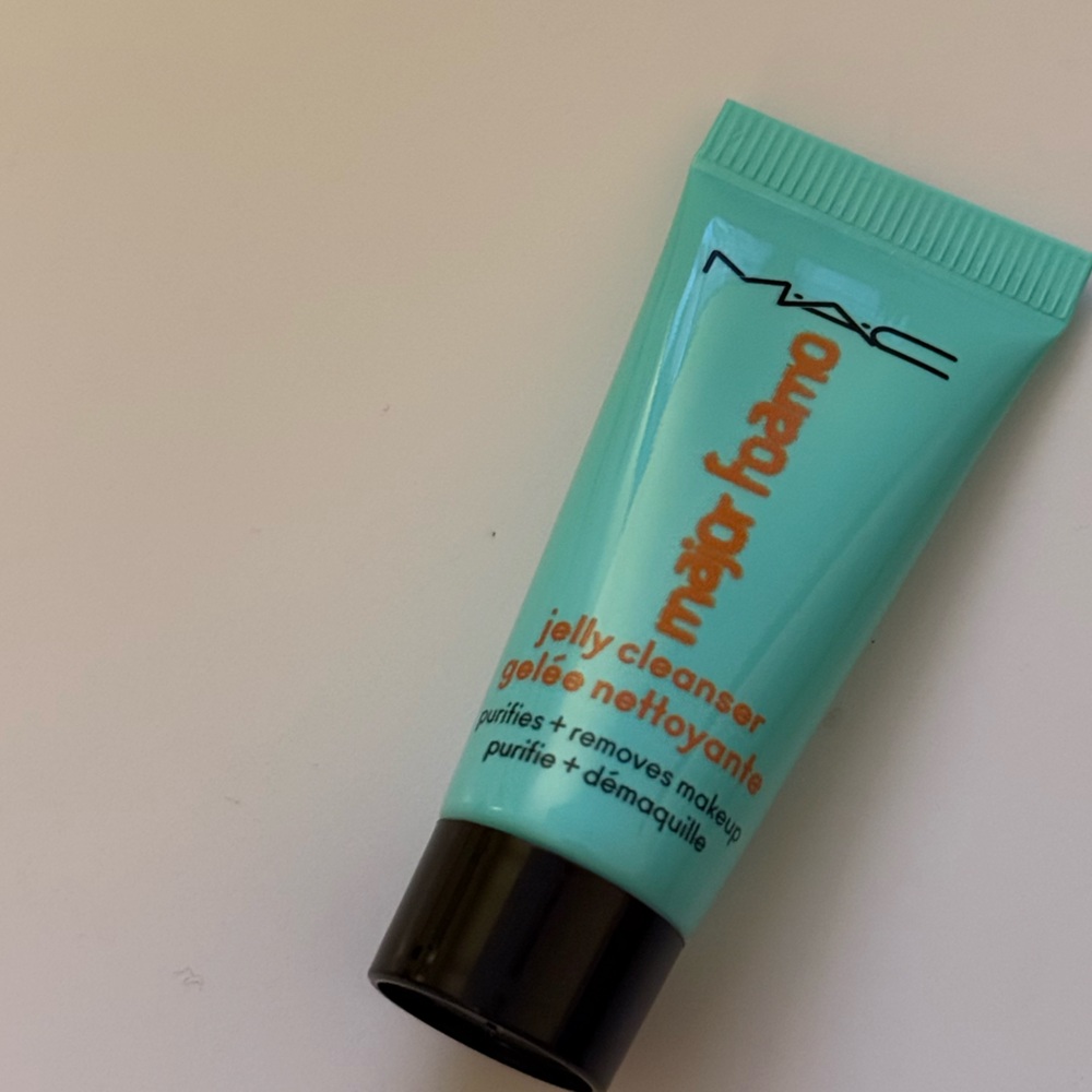 DEAL! 🔥 NEW! 💫 MAC Cosmetics Jelly Cleanser Travel Size - 0.17 Fl oz.